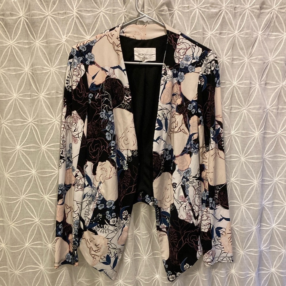 BCBGeneration Floral Open Front Top